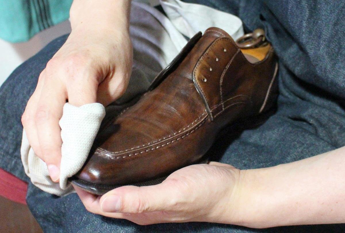 基本的となる革靴の磨き方